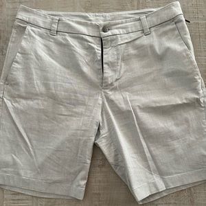 Men’s Lululemon Commission classic shorts